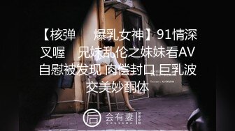 撕扯丝袜难道不是男人的快乐吗？看小姐姐如何自己扯丝袜