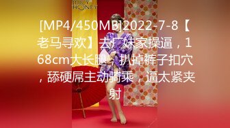 会所女厕偷拍爱玩手机的小美女 还是个粉嫩的无毛B