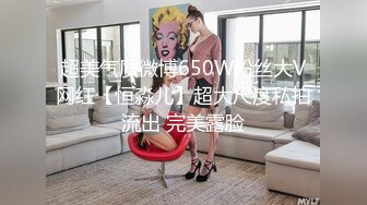 《极品CP魔手外购》正版4K近在咫尺商场隔板缝极限偸拍女厕各种小姐姐方便~逼脸同框~韵味少妇私处很顶 (3)