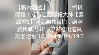 商场女厕全景偷拍浓妆时尚黑短裤红皮靴的妹子屁股溜溜圆鲍鱼粉嫩嫩