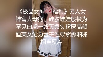 爬窗偷窥隔壁小少妇洗香香