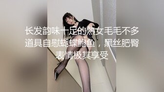 马路边上野战，下班高峰期。小姑娘胆子很大