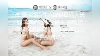 公司女厕偷拍 今年刚分配来的女大学生小王一边拉粑粑一边玩手机