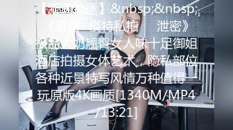 国内比较罕见的两个美女模特表演拉拉之爱