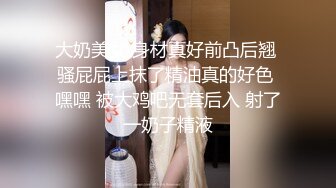 ❤️❤️女友浴室洗骚逼，男友跑过来蹲着舔逼，搞的好想要，坐在马桶上玩震动棒，小舌头舔JB，口活很棒