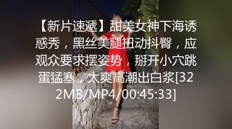 大学情侣，漂亮白白嫩嫩女友躺床上吃鸡巴，小舌头滑滑的 滑过鸡巴深喉特别爽！