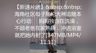 [MP4/ 529M]&nbsp;&nbsp;眼镜小美女露脸群P好几哥大哥，身材不错让三个大哥对着小嘴奶子和逼逼撸鸡巴