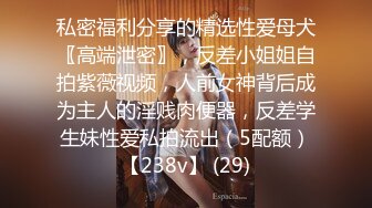 写字楼再遇白T恤牛仔裤时尚美妞,勾人的眼神和窄小逼洞太欠操了