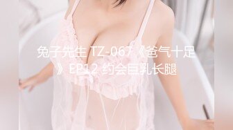 牛仔高跟性感OL美女 尿急还要排长队，前面好心人让给她先上，尿上终于舒了一口气，那神情乖啦！