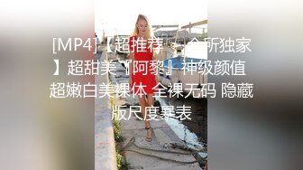 上 3P激情名场面！拿着小皮鞭化身女王，小奴舔脚舔穴尿在嘴里，前后夹击操逼，3小时淫乱的!