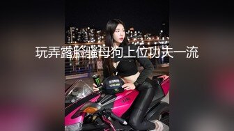 餐厅女厕偷拍穿着米老鼠的美女 尿的一屁股都是