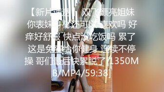 《最新流出露出女神》极品大长腿苗条身材阴钉骚妻，公园超市各种露出放尿丝袜塞逼紫薇 (8)