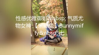 酒吧女厕蓝长裙白丝袜绝色小妞毫无赘肉的紧窄逼洞看着就想插入