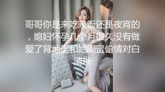 夫妻3P记，浴缸旁这一幕，单男在后面帮老婆洗逼逼，老公在前面堵住嘴巴，分工合作真的感人！