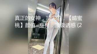 科技楼蹲守又一位黄衣牛仔裤长发美女 极为干净的鲍鱼一条缝