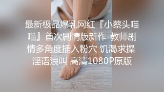 [MP4]乌克兰美女模特克鲁兹与大叔玩手机游戏比赛输了后不服强行把大叔按倒