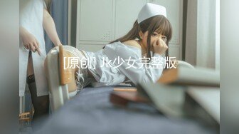 《极品CP魔手外购》火爆商场女厕固定4K镜头拍脸移动镜头拍私处，各路年轻美女美少妇方便，有美女也有极品B[ (2)