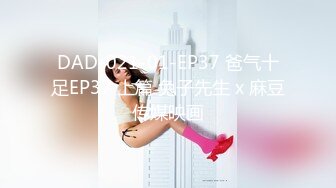 一王两后，帝王般享受！难得一见OF无敌巨乳大奶牛【hhh1231】最新啪啪长视频，肏一个手还玩一个，双波霸玩到虚脱 (2)