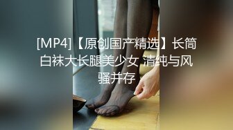 科技楼女厕全景偷拍新来的实习生小妹鲍鱼已经黑了没想到还是一个老江湖了