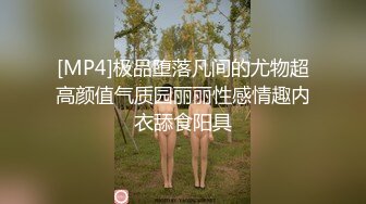 一镜到底真实偸拍温泉洗浴女士区内部春色，环肥燕瘦各种身材多个年龄段，腋毛女搓逼洗的仔细，苗条美女的透明内裤更是惹火