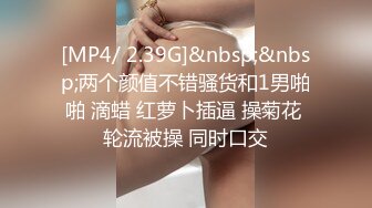 绿帽奴大叔爱看老婆被别人艹,专门约俩单男年轻小夥玩媳妇,阿姨乐开花