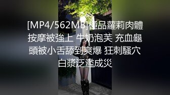 有恋脚癖的老铁们有福了，第一次发现姨妈的脚这么漂亮