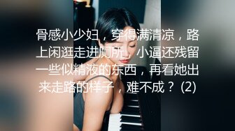 强烈推荐一镜到底沉浸式欣赏渣女暗拍温泉女宾洗浴换衣区内部春光，环肥燕瘦美丽胴体，白皙眼镜女阴毛好长性欲肯定强