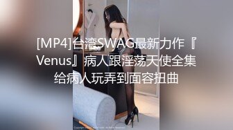 KTV厕所偷拍喝醉的美女趴在马桶上吐✿来个捡尸的屌丝男把她内裤脱了想上她