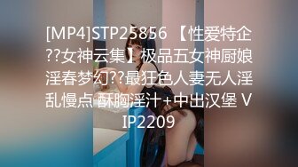 两01年萝莉萌妹双飞，帮忙抬腿看着姐妹被操，轮流爆插