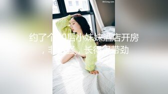 吊奶女友非要在洗手间让我后入她边玩自拍