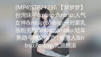 商场女厕全景偷拍多位美女嘘嘘 各种美鲍鱼完美呈现-0061-牛仔裤一直拉着门