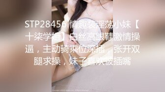 _风骚小婊妹全程露脸女仆情趣伺候纹身小哥大鸡巴，激情上位深喉舔弄，让小哥后入爆草，浪叫不止玩弄骚逼真骚