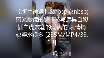 娇小小太妹给钱就让玩3P性爱脱光衣服给你口后面操穴前后操嘴喷了一嘴爱液