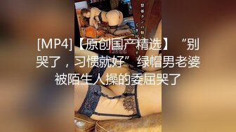 漂亮少妇健身房健完身 换衣间内脱衣紫薇 极品魔鬼身材 淫水超多