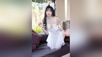 淫妻 看着单男大鸡巴把老婆操的高潮不断 换个姿势继续操 老婆伸手去抚摸单男的蛋蛋和棒棒 直接把小鸡鸡看硬了