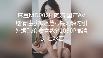 公园女厕偶遇漂亮的网红小姐姐人美B更美