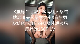 百變女神魅心越來越大大膽了居然敢大白天路邊車裡表演