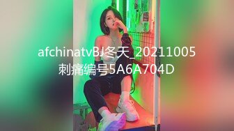 黑皮衣大奶美女吃鸡啪啪 被大肉棒无套输出猛怼 啪啪作响 逼都被你撑满满的