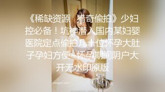 为满足男友的特殊癖好，少妇被两个大屌黑人狠狠操弄