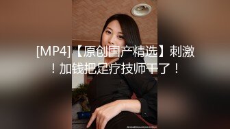 大眼睛鼻子带环丰乳女孩肥嫩阴户被大屌插入操进操出不过瘾按住头深喉插嘴流粘液