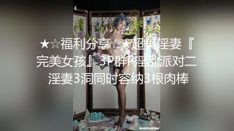 迷人超短裙人妖厨房里没等饭做好性欲来了蹲下就胯下吃JJ撅起屁股各种插菊花