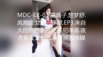 [MP4/ 275M] 带两个牛仔裤高跟鞋美女闺蜜在公厕操 刺激度拉满 两个妹子身材颜值太高