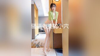 KTV内的淫乱现场，一起玩弄坐台小姐她唱歌小哥吃奶子，扒光了让小姐口交深喉，后入激情爆草浪荡呻吟