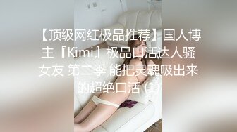 素颜美女在床上躺着时候被大汉撕开内裤