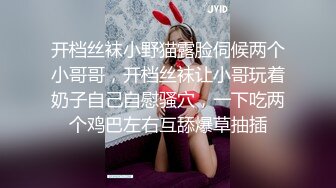 黑客破解家庭网络摄像头偷拍年轻苗条国人美女嫁给大叔老外挨屌大狗蒙着被子观战