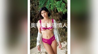 家政妇呼んだらまさかのスク水ニーハイ姿のデカ尻娘が！ハミ出る尻肉