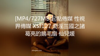 中年人的3P，全程露脸两男玩一女，开档黑丝大姐被两男用道具各种抽插，享受舔逼舔菊花，口交大鸡巴各种抽插