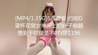 [MP4/ 936M] 美少妇居家操逼！多毛骚逼双指扣入！掰开骚逼，开档黑丝后入肥臀