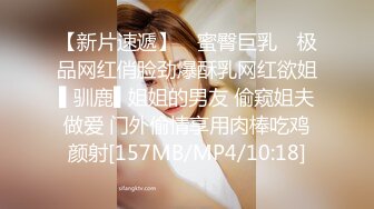 精神小伙与他的熟女老骚妈全程露脸直播给狼友看大秀啪啪，口交玩逼揉奶子69啥都会，各种抽插爆草情趣装内射