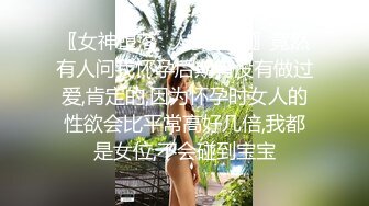 黑丝女友被人压在身下